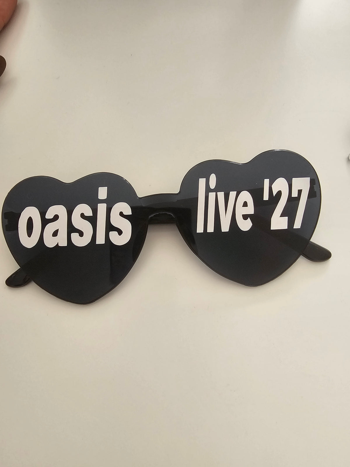 Oasis heart shapped sunglasses perfect for concerts