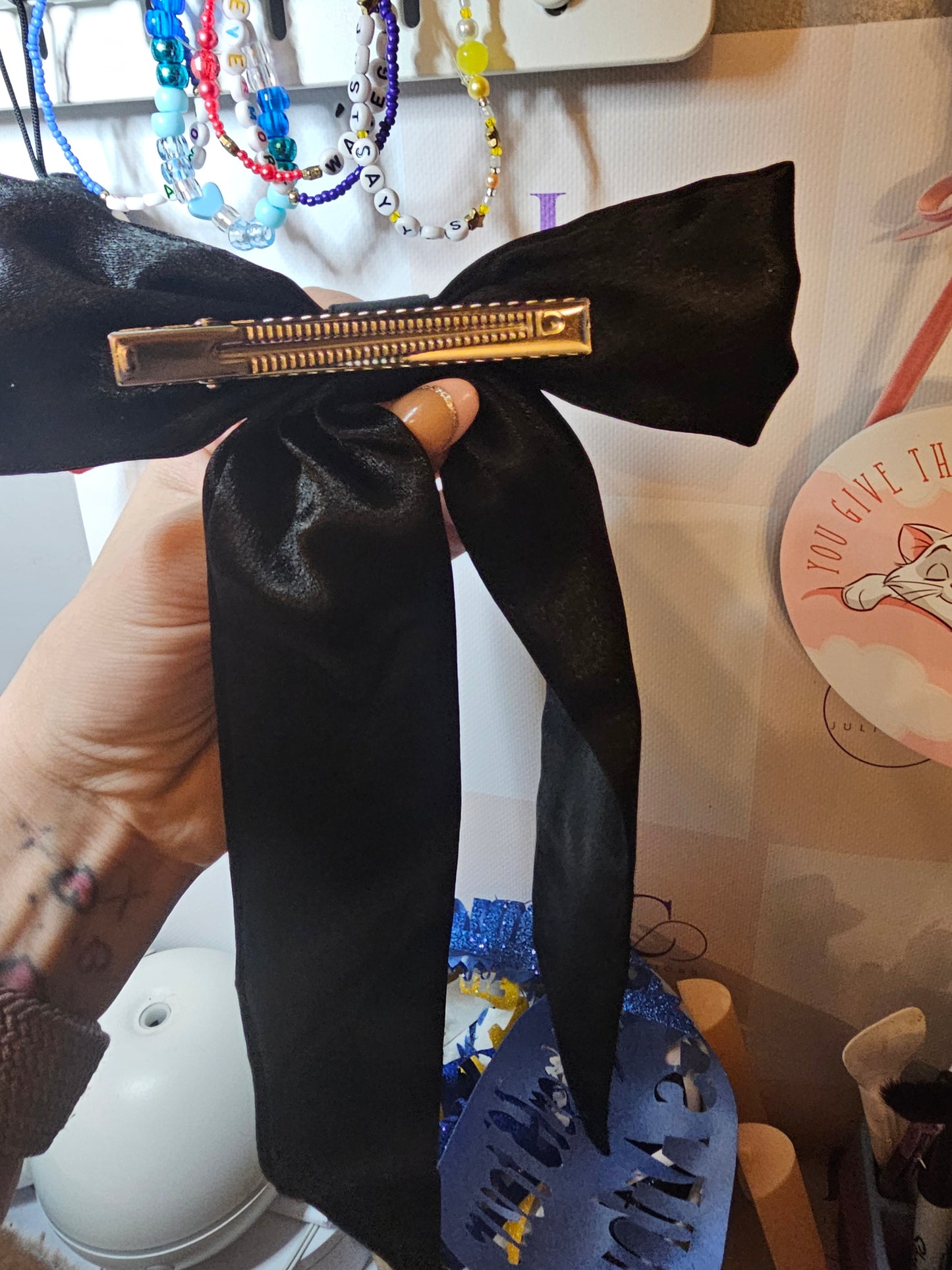 James arthur concert hair bow