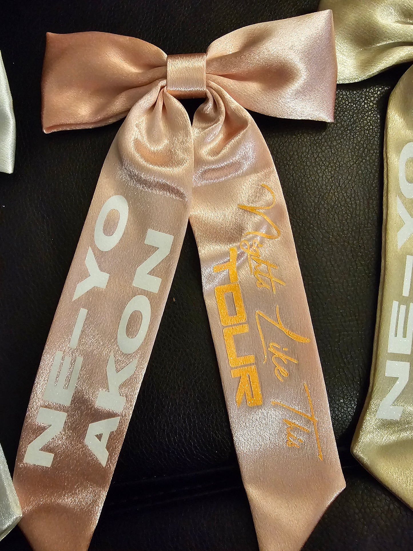 NE-YO AKON nights like tour concert hair bow