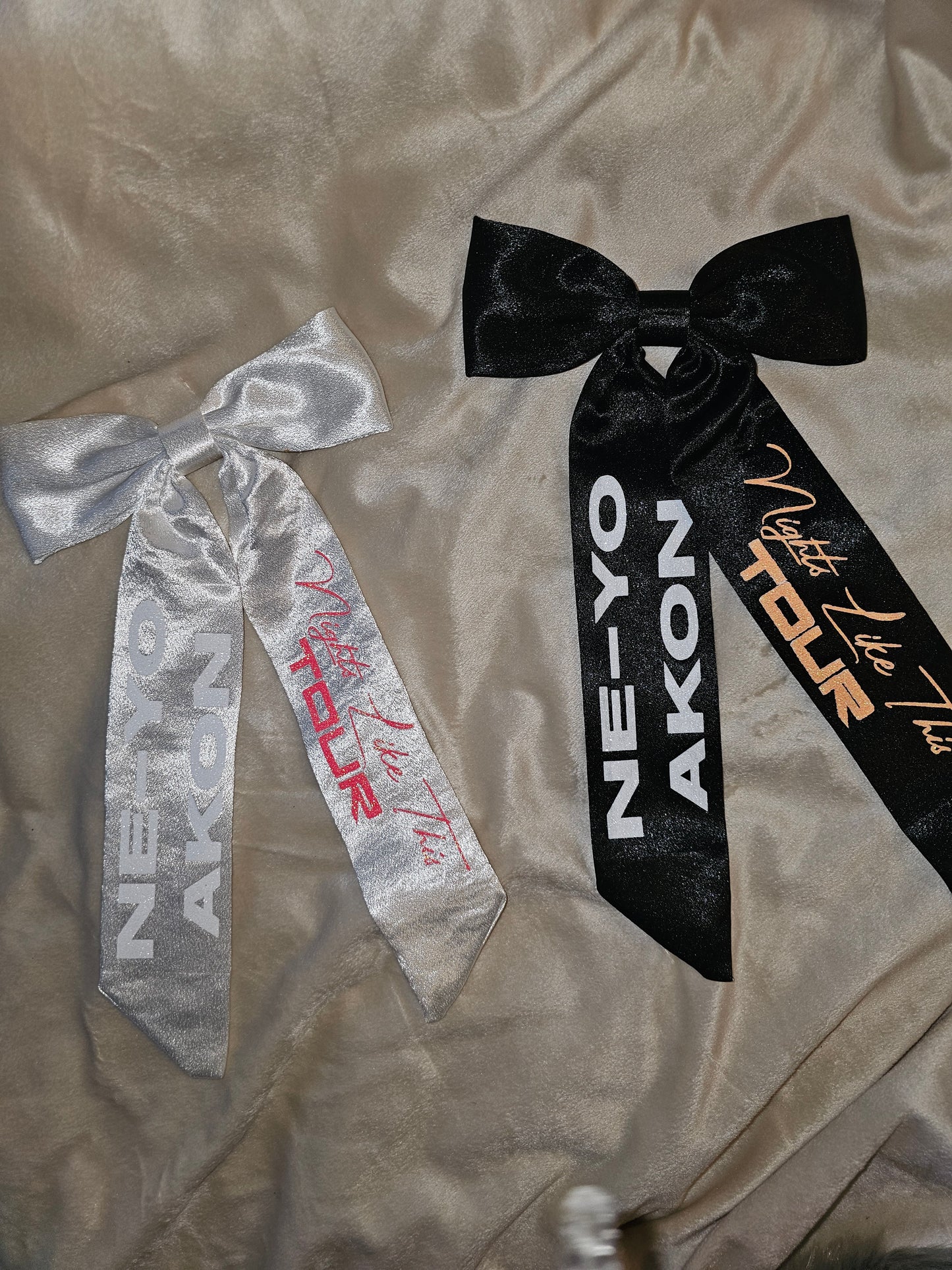NE-YO AKON nights like tour concert hair bow