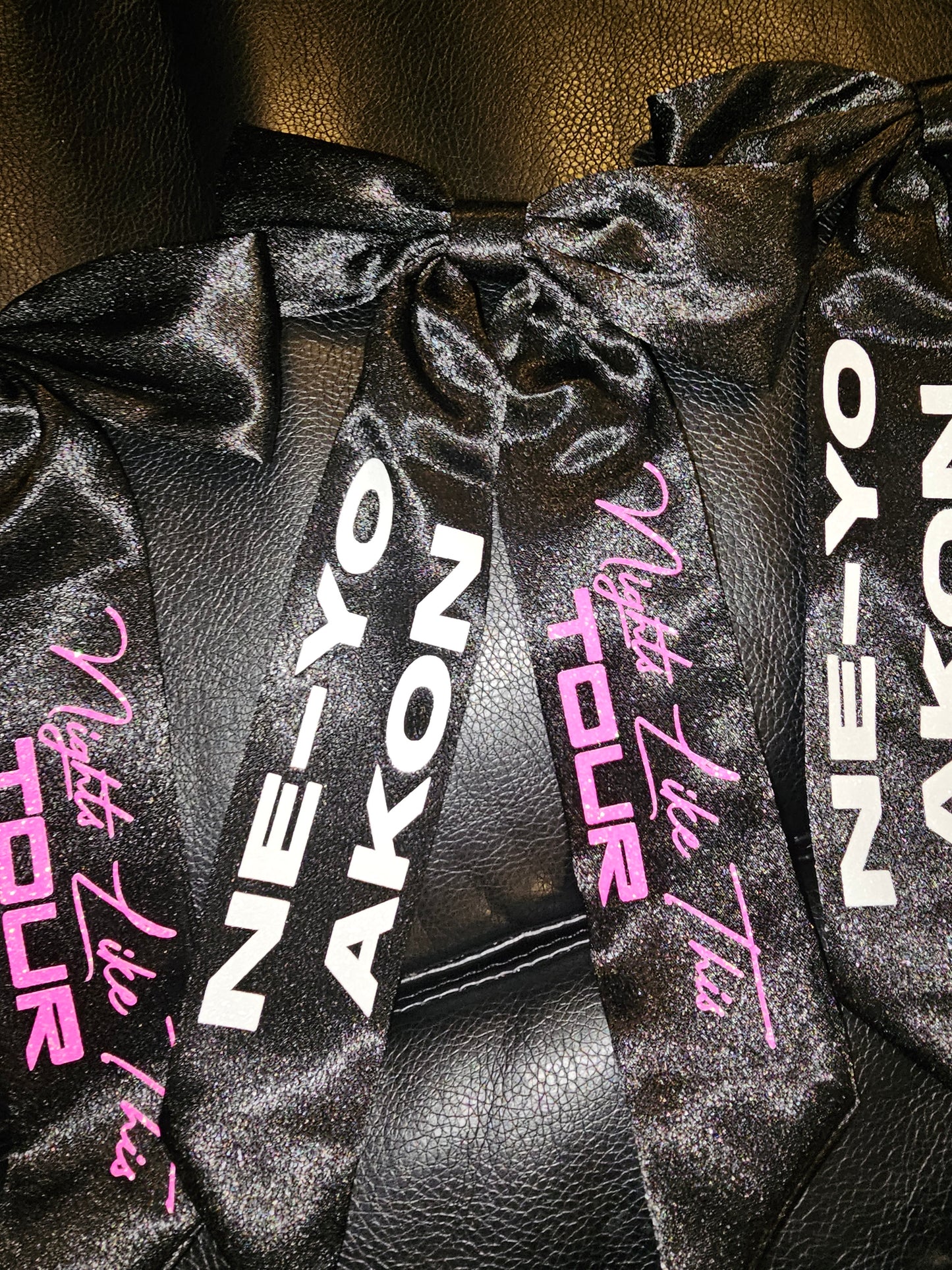 NE-YO AKON nights like tour concert hair bow