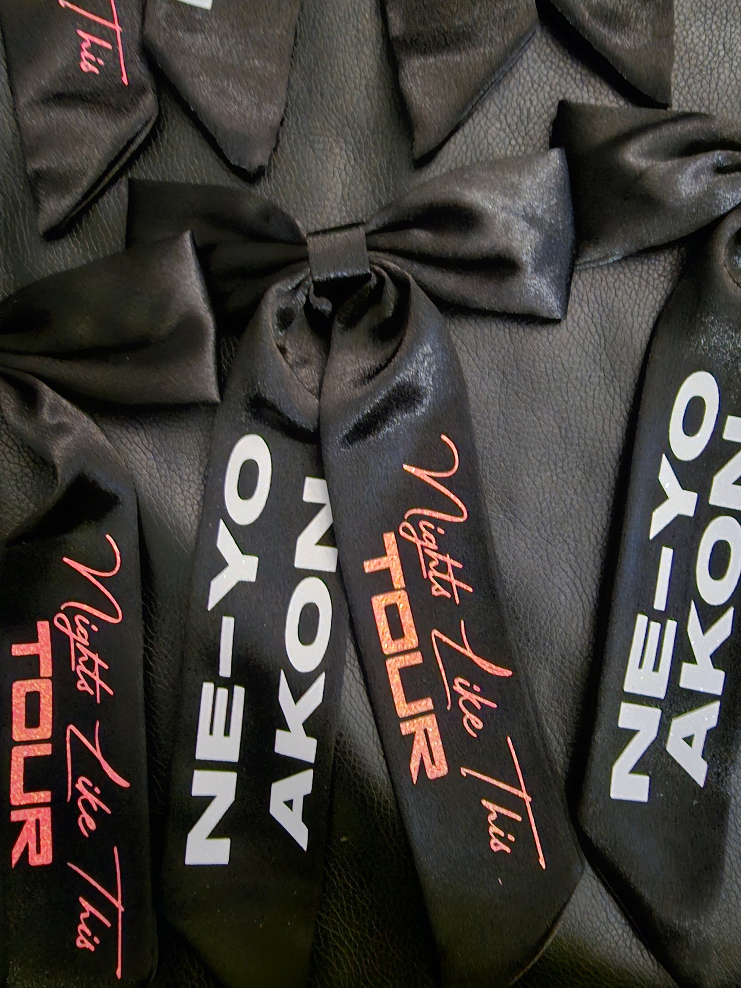 NE-YO AKON nights like tour concert hair bow