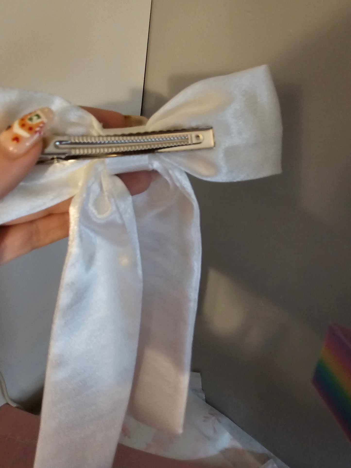 olivia dean the art of loving live 2026 concert hair bow