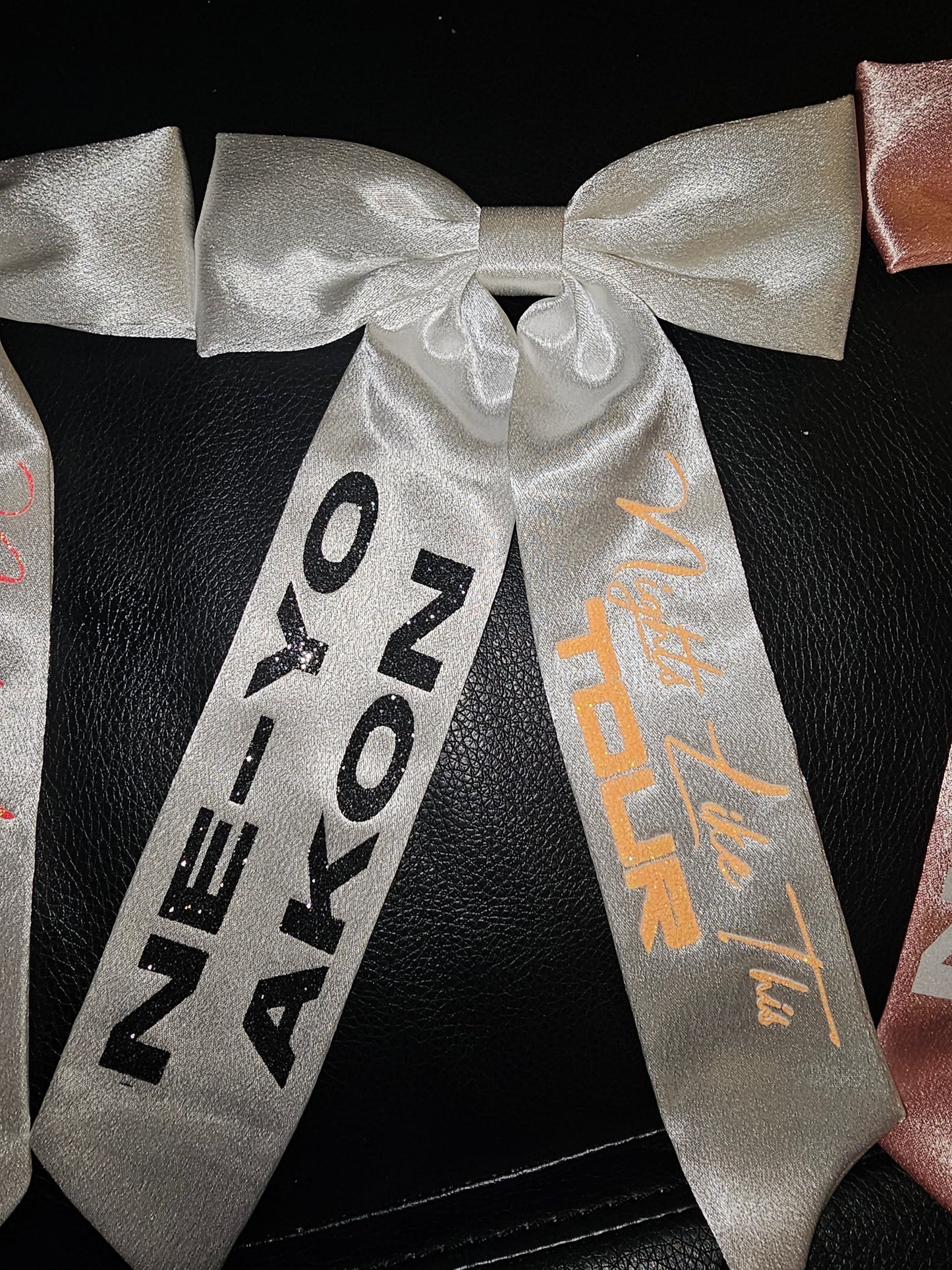NE-YO AKON nights like tour concert hair bow