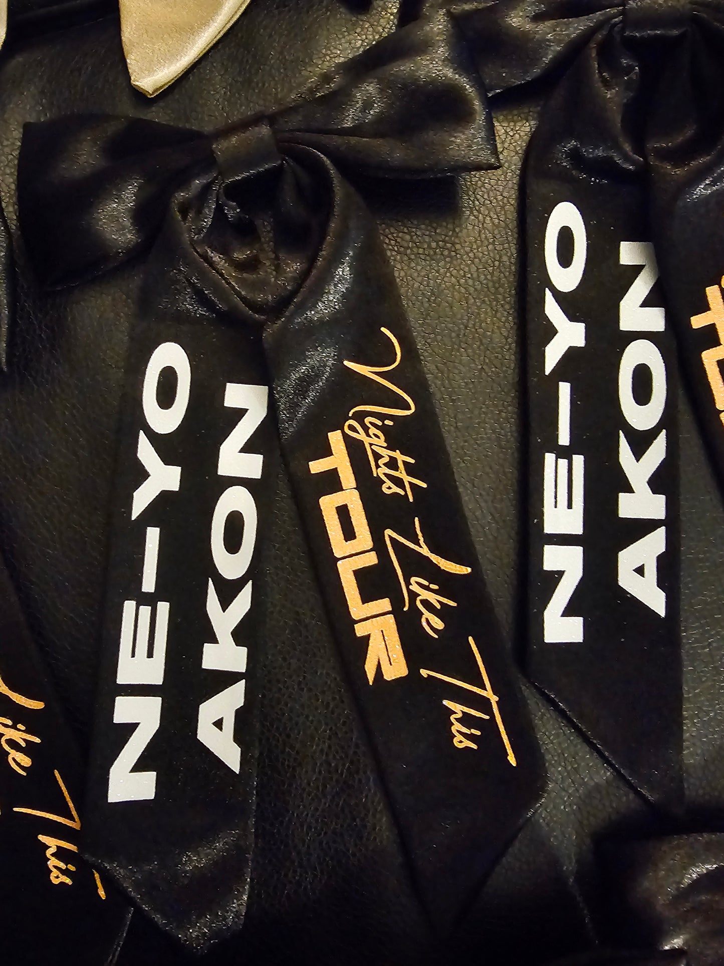 NE-YO AKON nights like tour concert hair bow